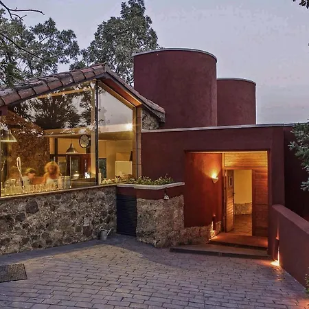 Vakantiehuis Amazing In With Wifi, 5 Bedrooms&outdoor Swimming Pool